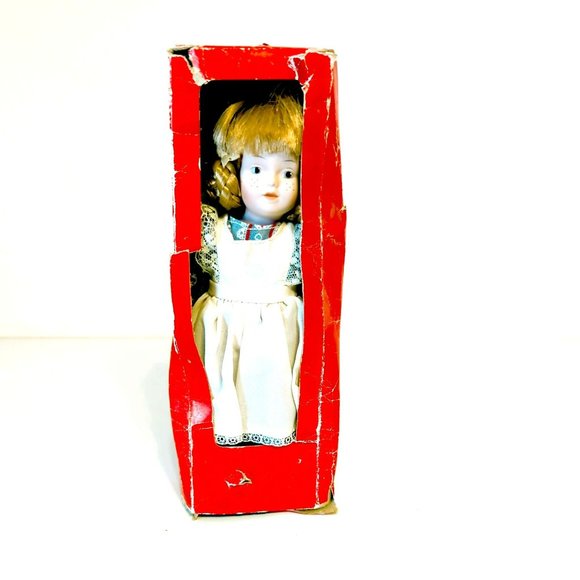Vintage Pioneer Prairie Bisque Porcelain Doll Christmas Ornament Made in Taiwan - Picture 7 of 9